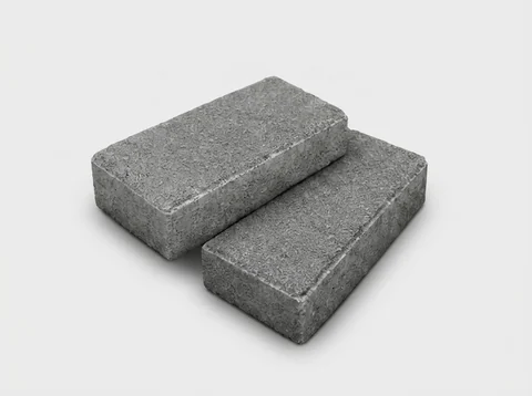 Duas peças de paver retangular de concreto
